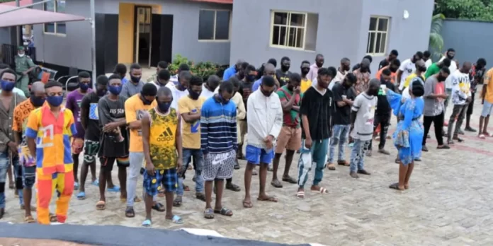 70-students-arrested-as-efcc-bursts-oau-hostels-at-midnight-photos